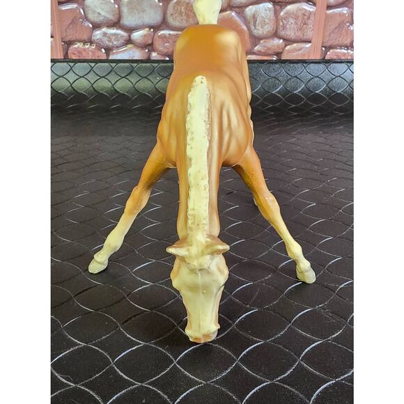 Breyer Model Horse Traditional GRAZING FOAL #A98 - Picture 3 of 10